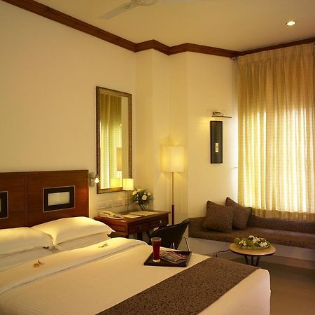 Nani Hotel Kollam Ngoại thất bức ảnh
