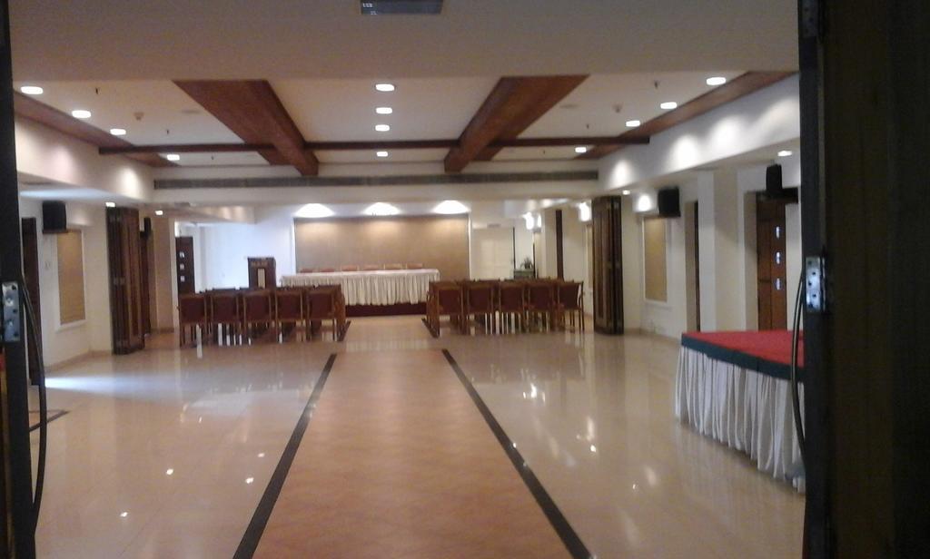 Nani Hotel Kollam Ngoại thất bức ảnh