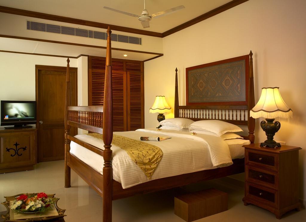 Nani Hotel Kollam Ngoại thất bức ảnh