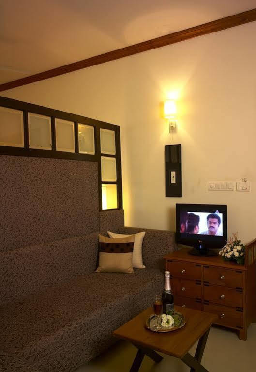 Nani Hotel Kollam Ngoại thất bức ảnh