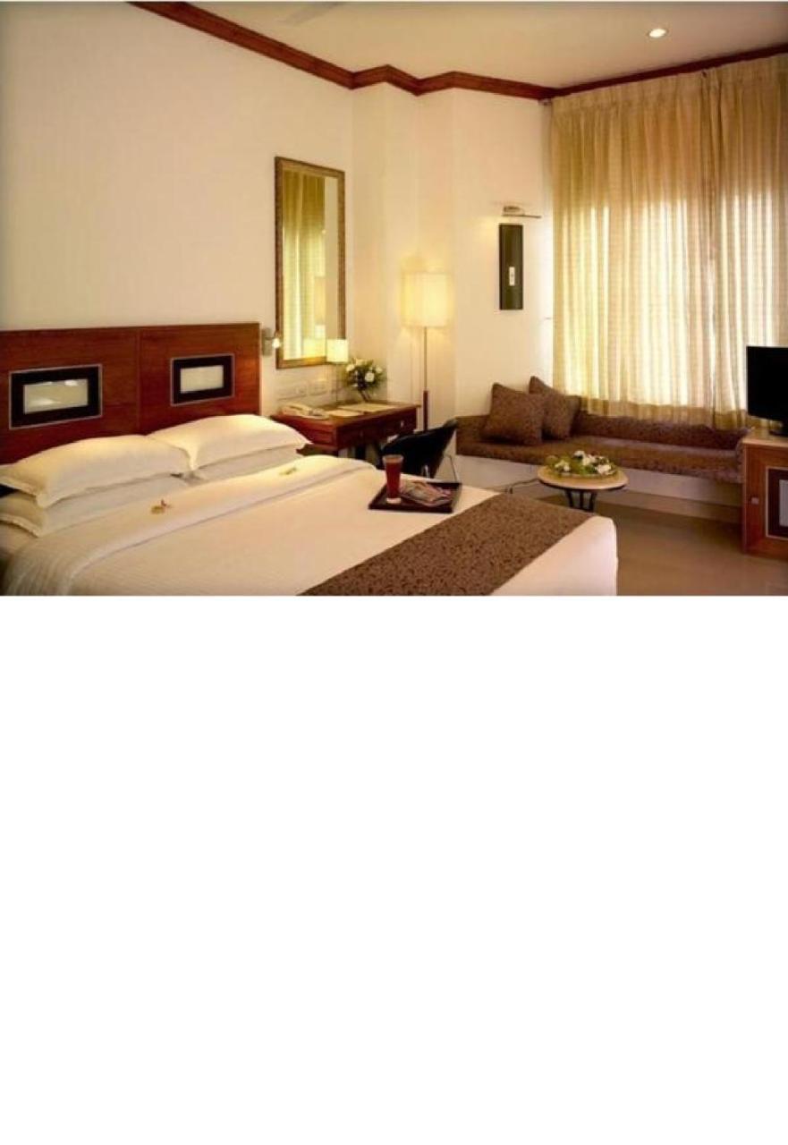 Nani Hotel Kollam Ngoại thất bức ảnh