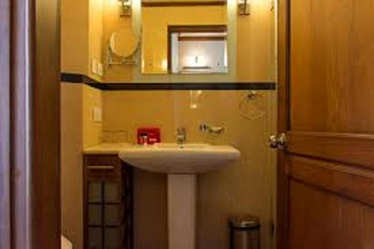 Nani Hotel Kollam Ngoại thất bức ảnh